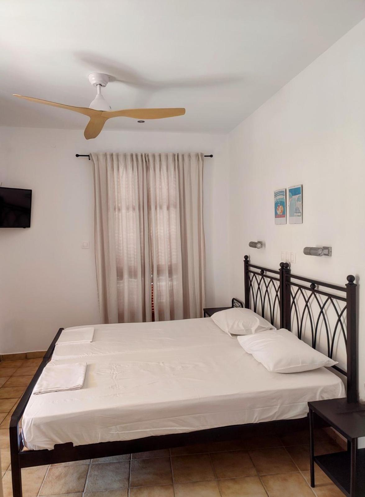 Maroudas Stavros Apartments バティ エクステリア 写真